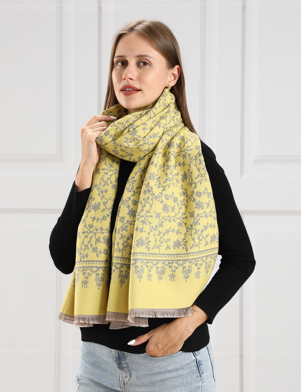 Women's Knitted Scarf (BL070-154)