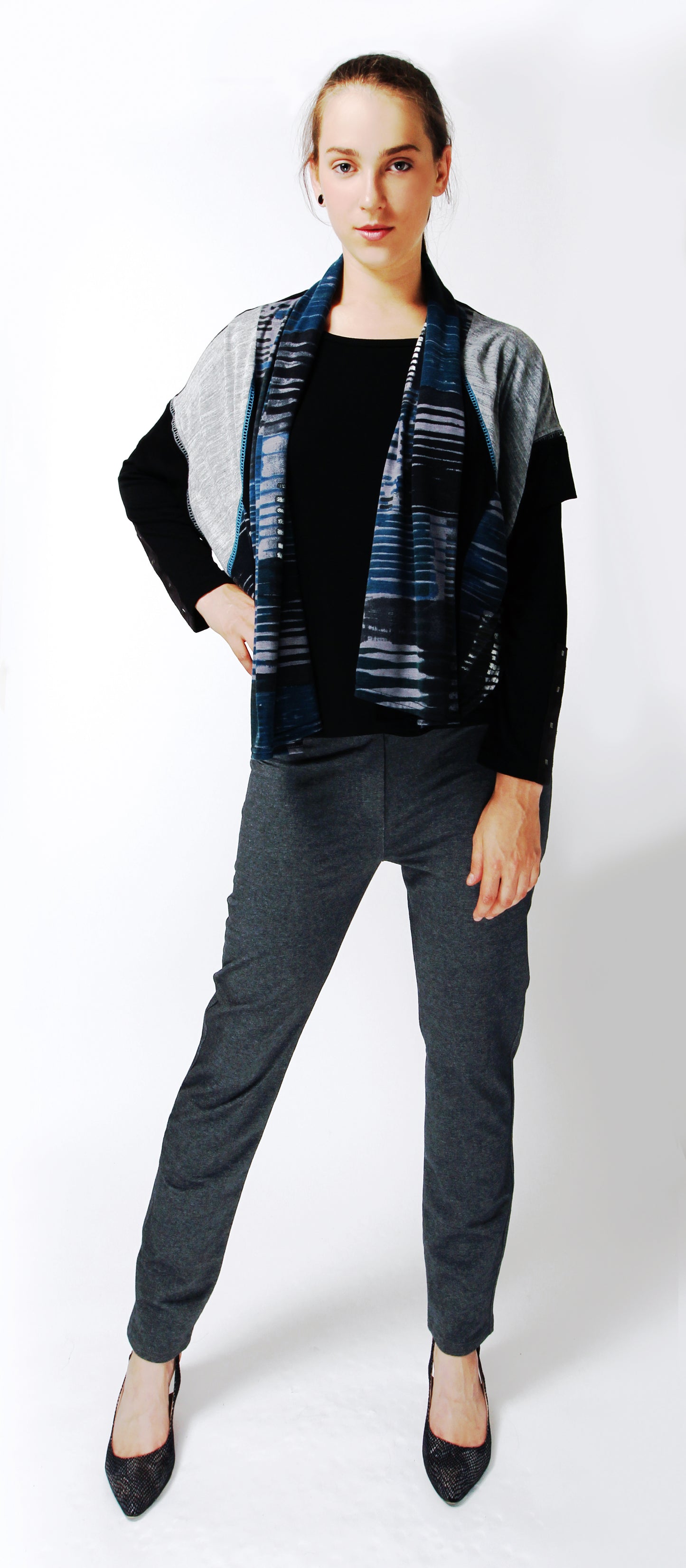 V-neck cardigan with mid-sleeves (GAB-409)