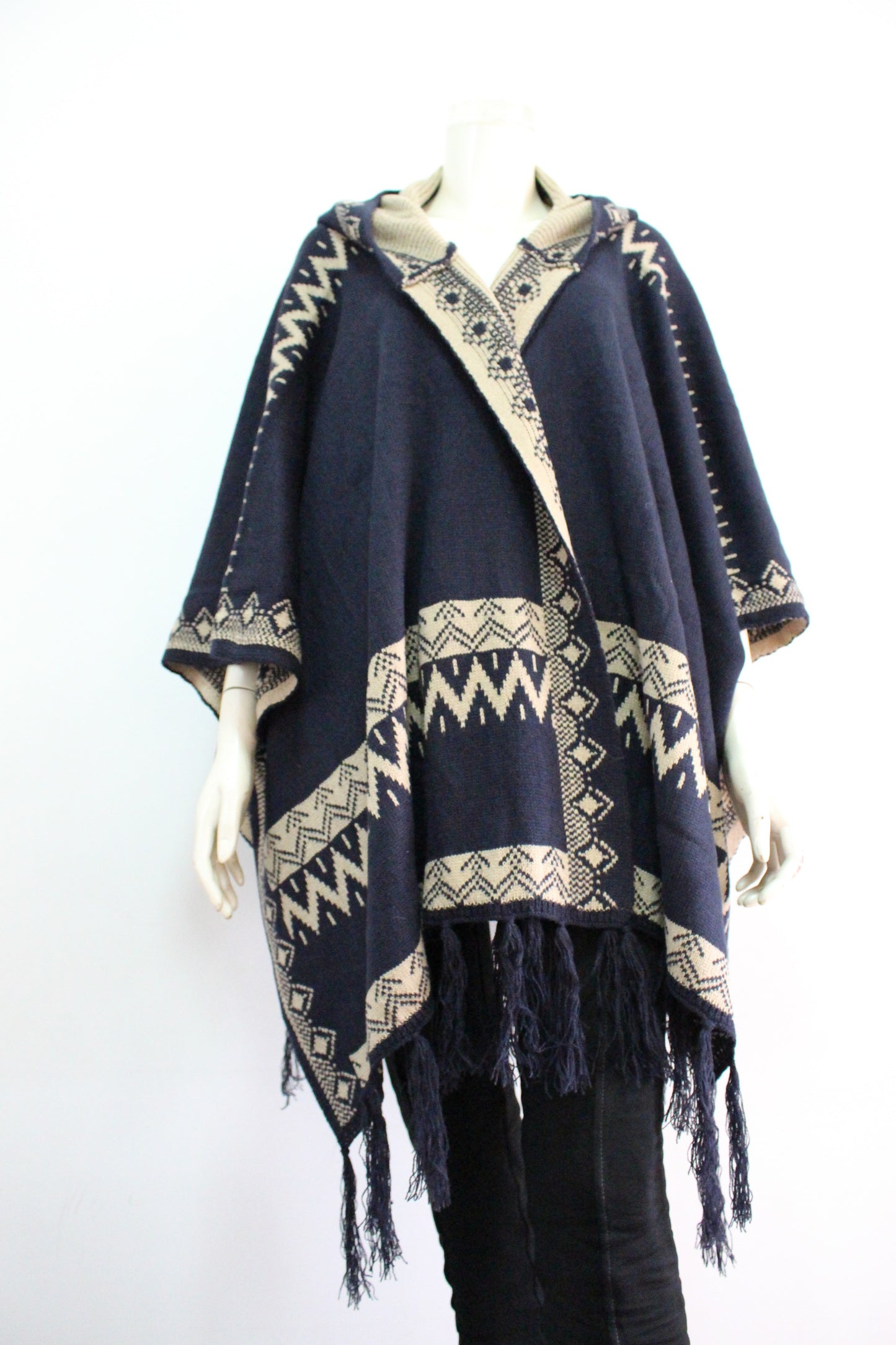 Hooded poncho with edging detail (GGB-74502)